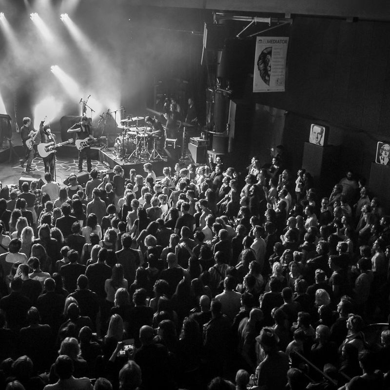 Une salle de concert pleine